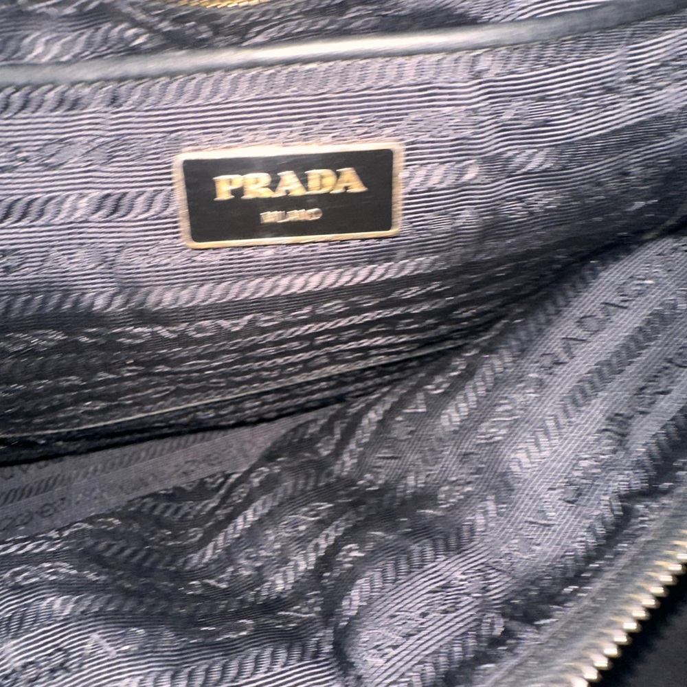 Prada Black Shoulder Bag with Elegant Design - Picture 9 of 11
